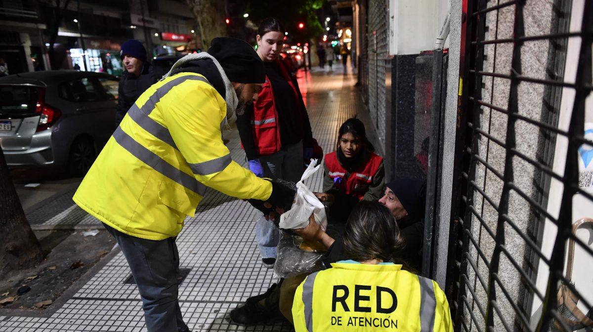 El frio polar pega fuerte a la gente en situación de calle