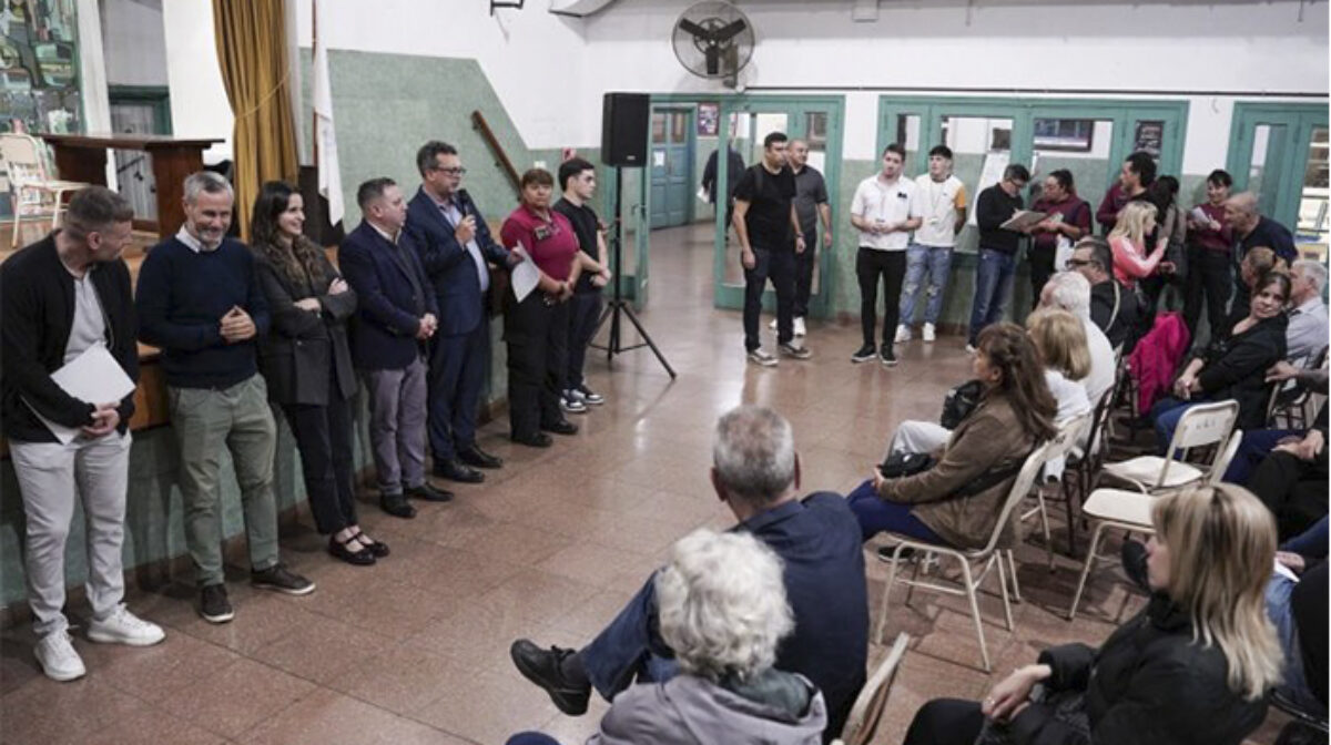 Reunión de Vecinos y Comisarios