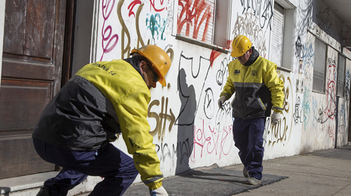 La Ciudad recupera los frentes vandalizados