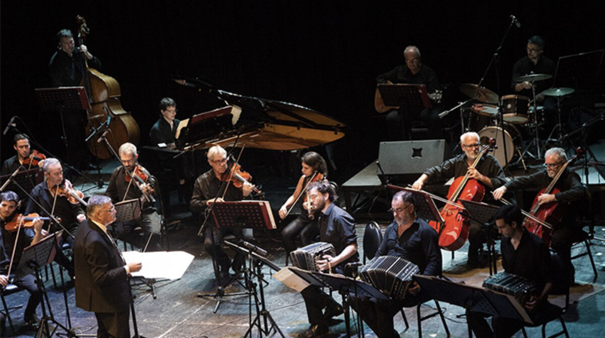 Música de películas en Avenida de Mayo y Perú