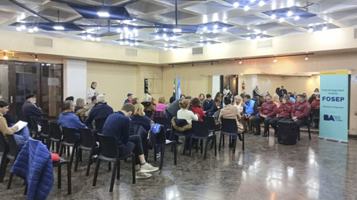Invitación a los vecinos a las charlas sobre seguridad