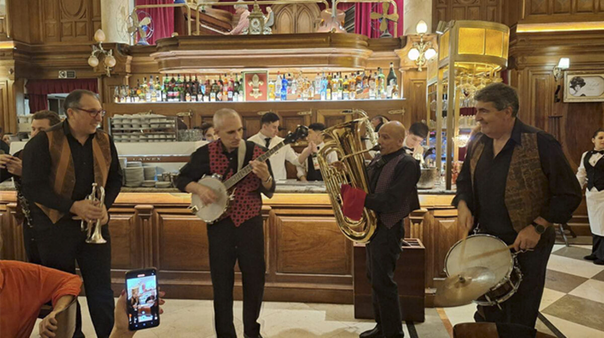 Día de los Cafés con Música